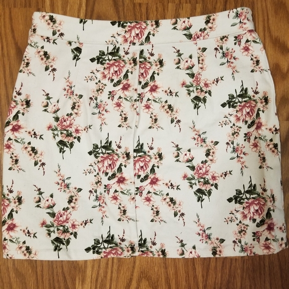 💗Floral mini skirt! - Picture 3 of 8
